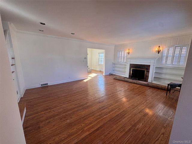 254-28 Walden Avenue, Great Neck, NY 11020