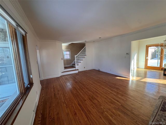 254-28 Walden Avenue, Great Neck, NY 11020