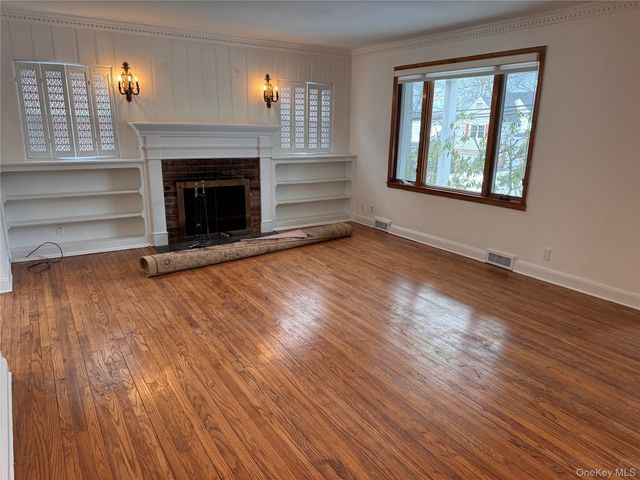 254-28 Walden Avenue, Great Neck, NY 11020