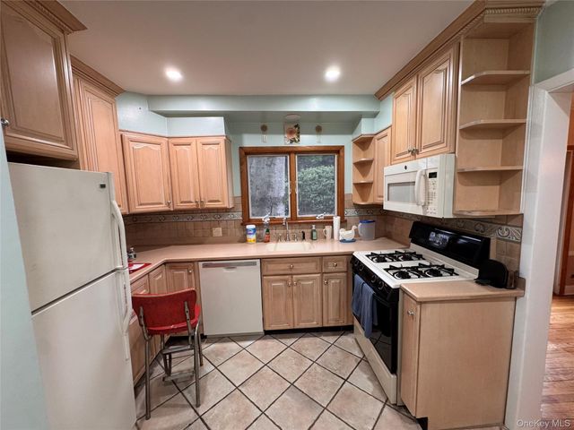 254-28 Walden Avenue, Great Neck, NY 11020