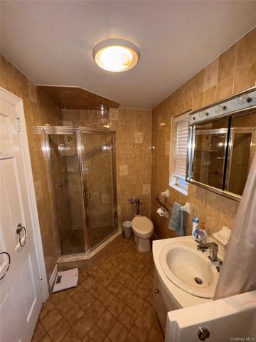 254-28 Walden Avenue, Great Neck, NY 11020