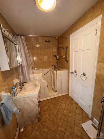 254-28 Walden Avenue, Great Neck, NY 11020