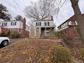 254-28 Walden Avenue, Great Neck, NY 11020