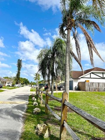 10551 Country Club Terrace, Boca Raton, FL 33428