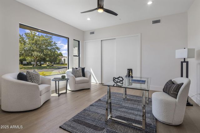 3374 E AQUARIUS Court, Chandler, AZ 85249