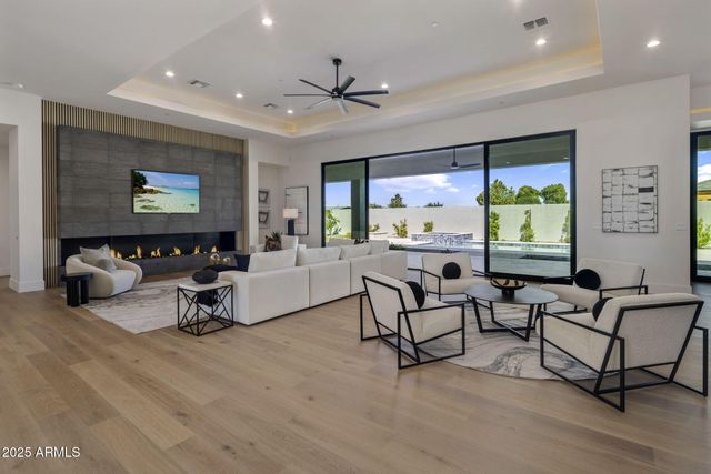 3374 E AQUARIUS Court, Chandler, AZ 85249