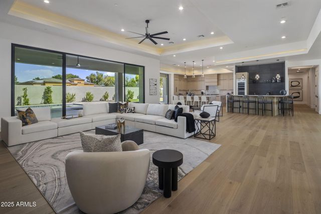 3374 E AQUARIUS Court, Chandler, AZ 85249