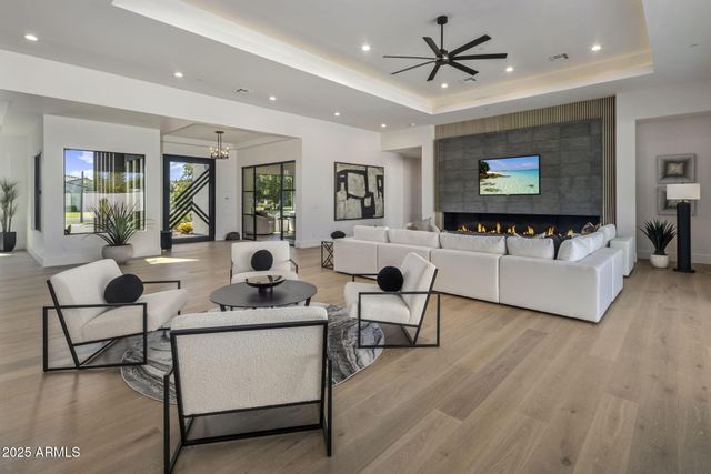 3374 E AQUARIUS Court, Chandler, AZ 85249