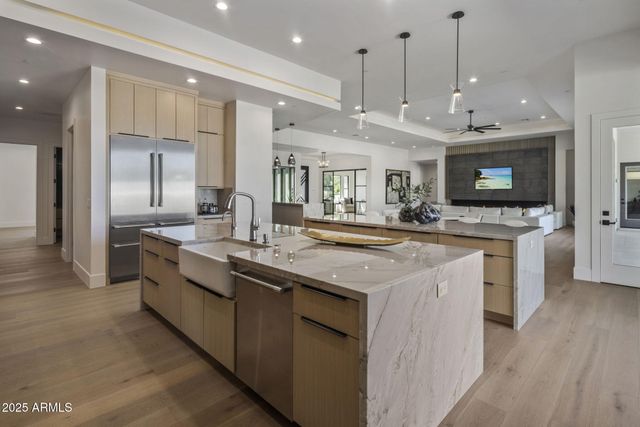 3374 E AQUARIUS Court, Chandler, AZ 85249