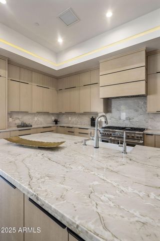 3374 E AQUARIUS Court, Chandler, AZ 85249