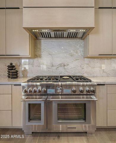 3374 E AQUARIUS Court, Chandler, AZ 85249