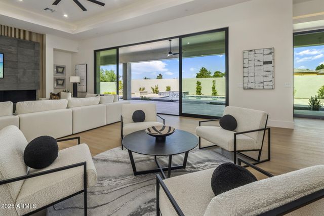 3374 E AQUARIUS Court, Chandler, AZ 85249