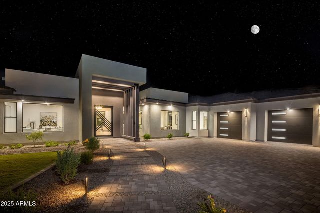 3374 E AQUARIUS Court, Chandler, AZ 85249