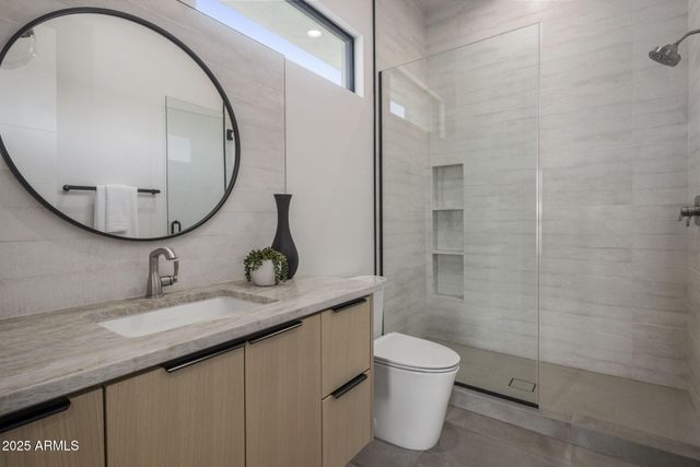 3374 E AQUARIUS Court, Chandler, AZ 85249