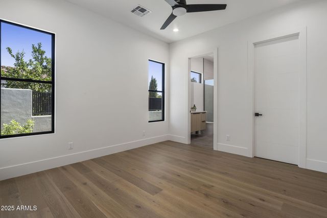 3374 E AQUARIUS Court, Chandler, AZ 85249