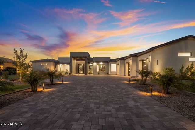 3374 E AQUARIUS Court, Chandler, AZ 85249