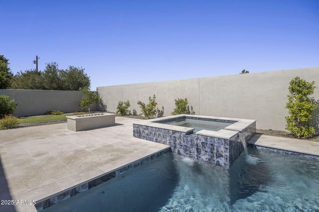 3374 E AQUARIUS Court, Chandler, AZ 85249