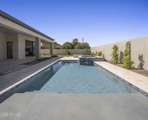 3374 E AQUARIUS Court, Chandler, AZ 85249