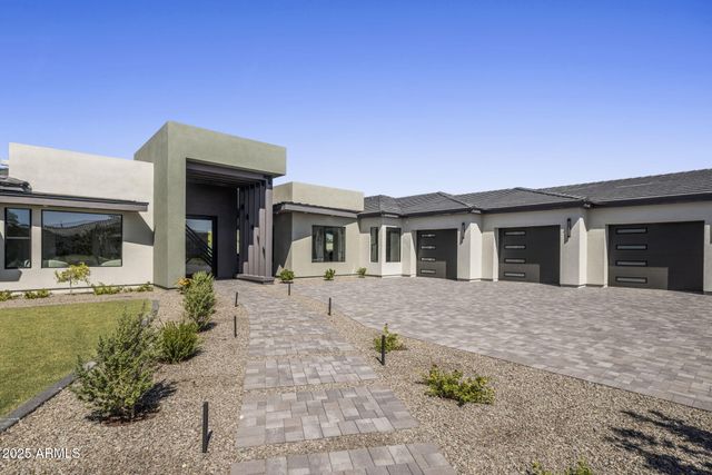 3374 E AQUARIUS Court, Chandler, AZ 85249