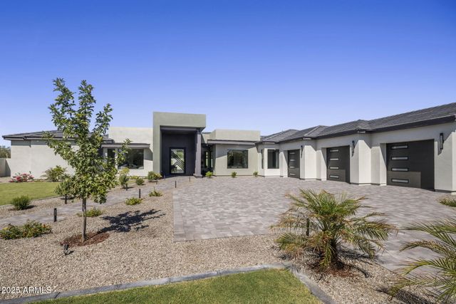 3374 E AQUARIUS Court, Chandler, AZ 85249