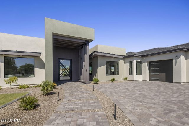 3374 E AQUARIUS Court, Chandler, AZ 85249