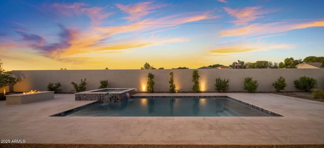 3374 E AQUARIUS Court, Chandler, AZ 85249