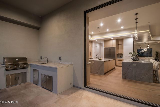 3374 E AQUARIUS Court, Chandler, AZ 85249