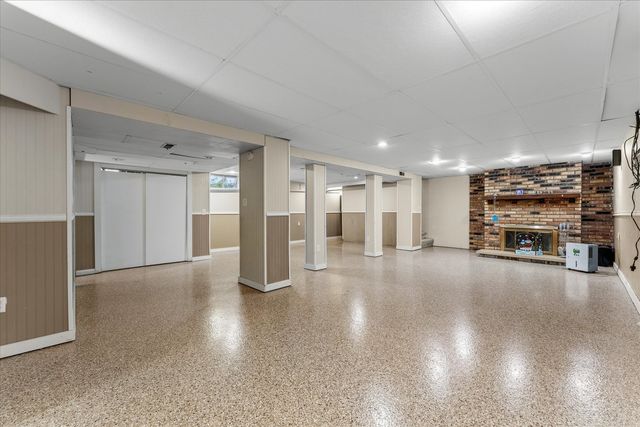 1101 Mcdougal Road, Mahomet, IL 61853