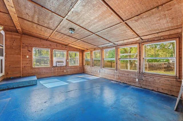 1101 Mcdougal Road, Mahomet, IL 61853