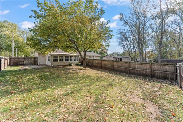 1101 Mcdougal Road, Mahomet, IL 61853