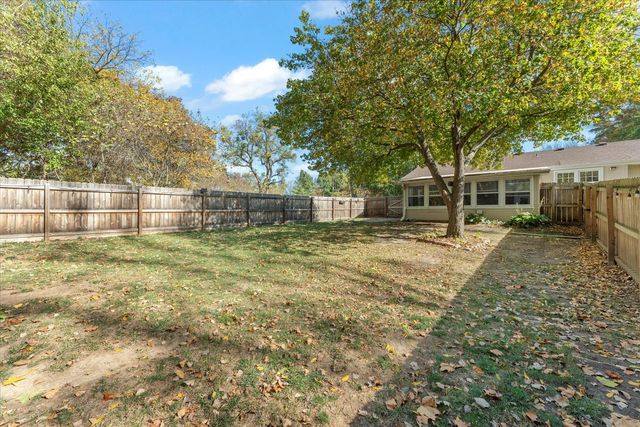 1101 Mcdougal Road, Mahomet, IL 61853