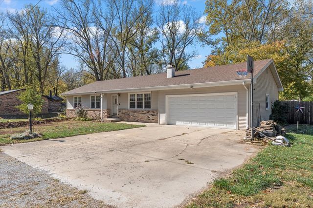 1101 Mcdougal Road, Mahomet, IL 61853