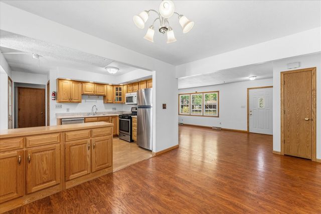 1101 Mcdougal Road, Mahomet, IL 61853