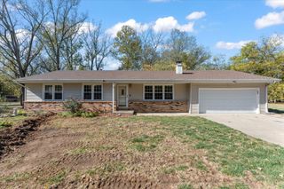 1101 Mcdougal Road, Mahomet, IL 61853