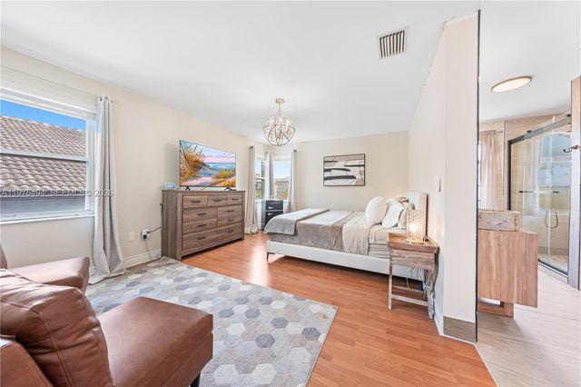 547 NW 157th Ln, Pembroke Pines, FL 33028