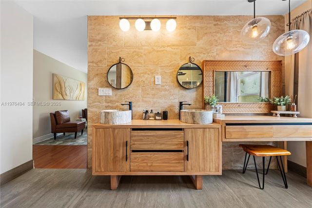 547 NW 157th Ln, Pembroke Pines, FL 33028