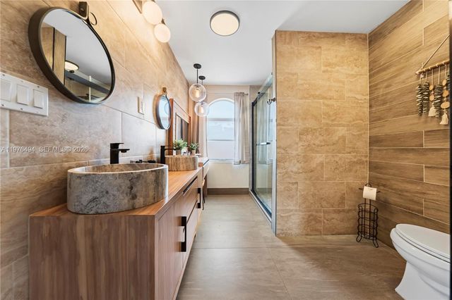 547 NW 157th Ln, Pembroke Pines, FL 33028