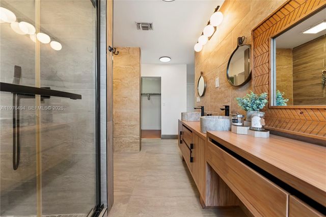 547 NW 157th Ln, Pembroke Pines, FL 33028