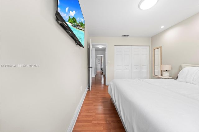 547 NW 157th Ln, Pembroke Pines, FL 33028