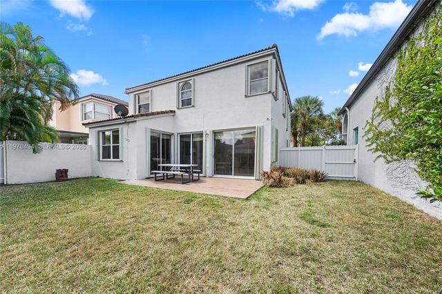 547 NW 157th Ln, Pembroke Pines, FL 33028