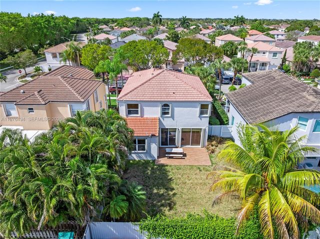 547 NW 157th Ln, Pembroke Pines, FL 33028