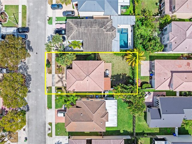 547 NW 157th Ln, Pembroke Pines, FL 33028