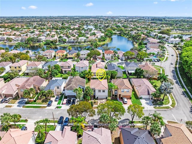 547 NW 157th Ln, Pembroke Pines, FL 33028