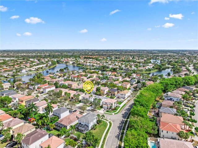 547 NW 157th Ln, Pembroke Pines, FL 33028