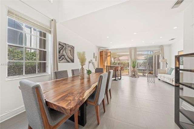 547 NW 157th Ln, Pembroke Pines, FL 33028