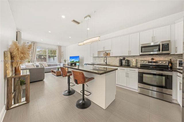 547 NW 157th Ln, Pembroke Pines, FL 33028