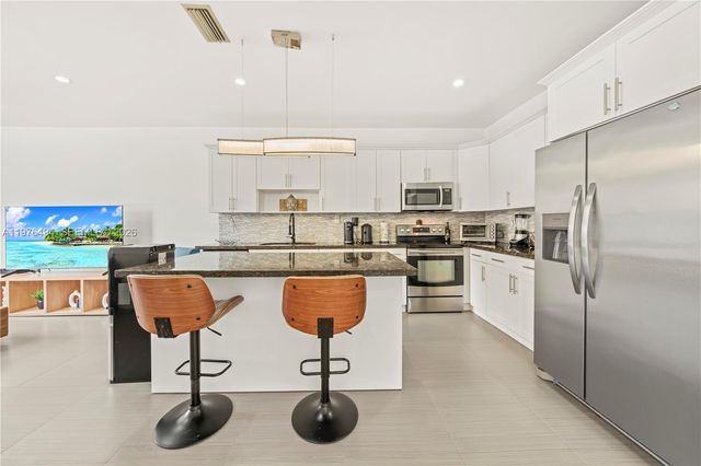 547 NW 157th Ln, Pembroke Pines, FL 33028