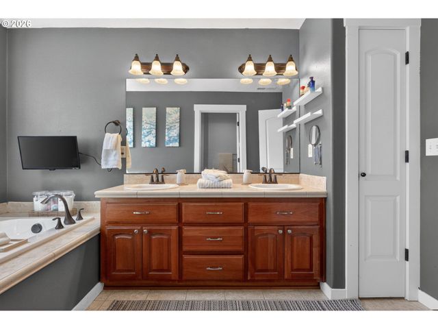 5802 Ne 62ND Cir, Vancouver, WA 98661