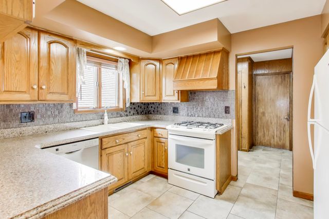 591 Glenwood Drive, Valparaiso, IN 46385