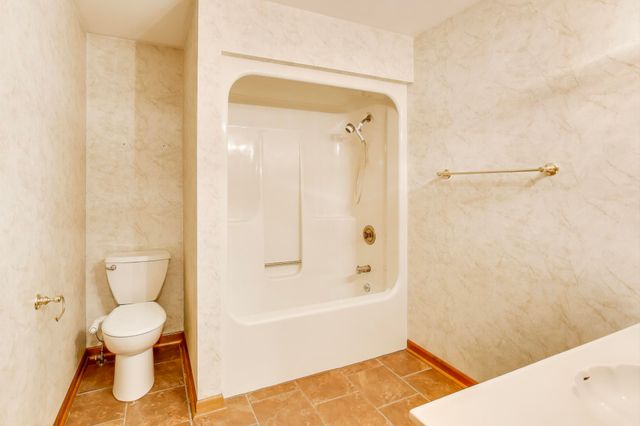 591 Glenwood Drive, Valparaiso, IN 46385